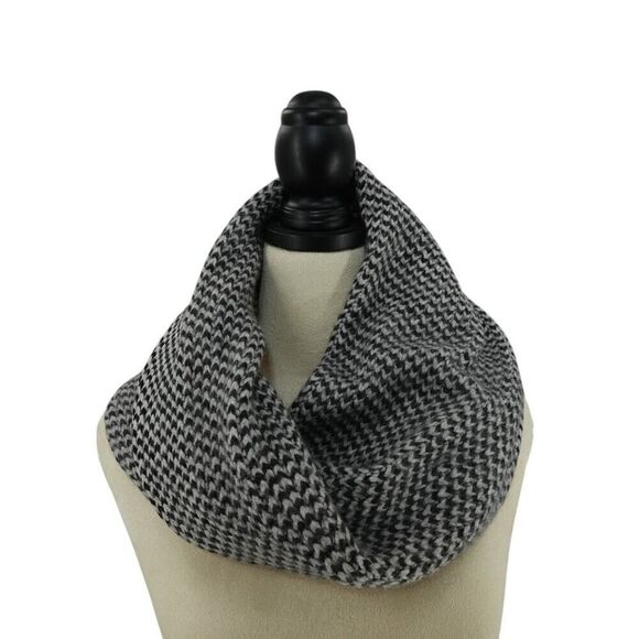 J. Crew Accessories - J.Crew Houndstooth White Black Knit Women's Infinity Loop Scarf